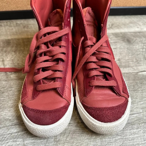NIKE Red Blazer '77 Vintage Mid Sneakers in Rust / Red Size Women's 7 - Picture 3 of 8